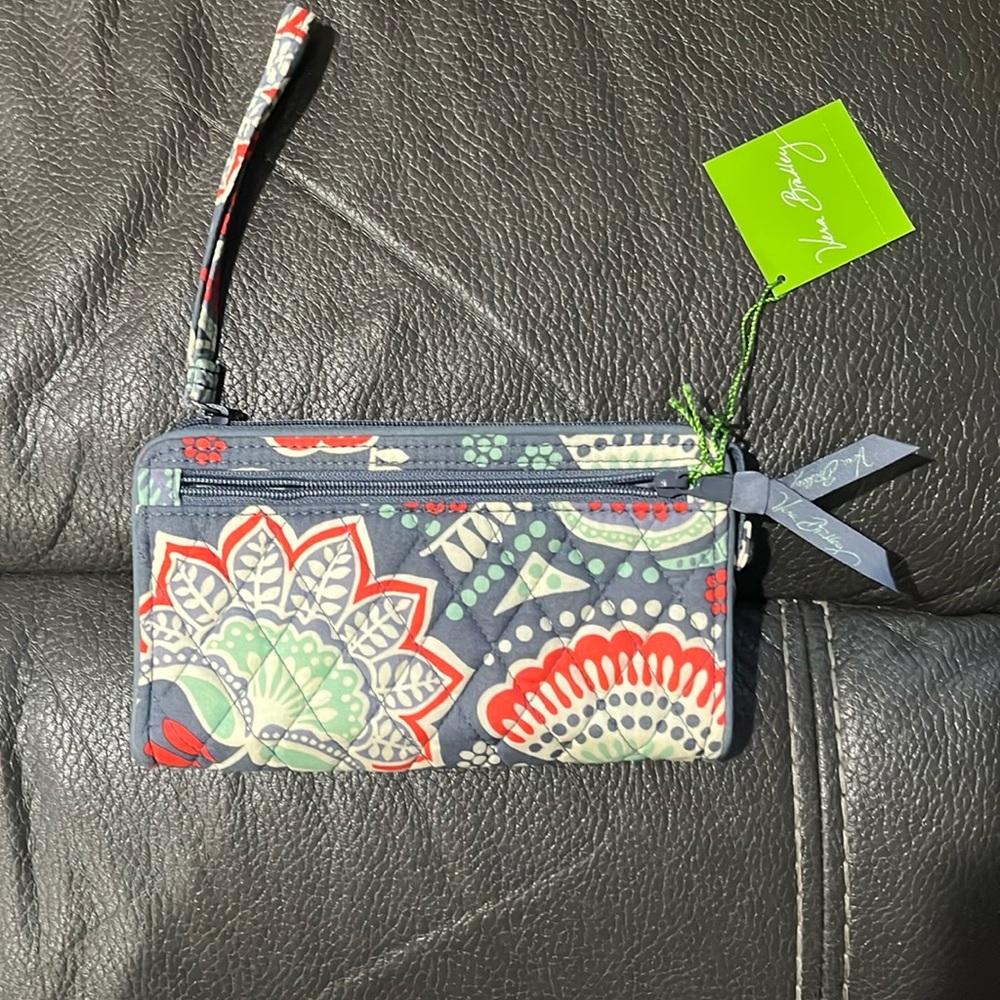 Vera Bradley front zip wallet in nomadic floral